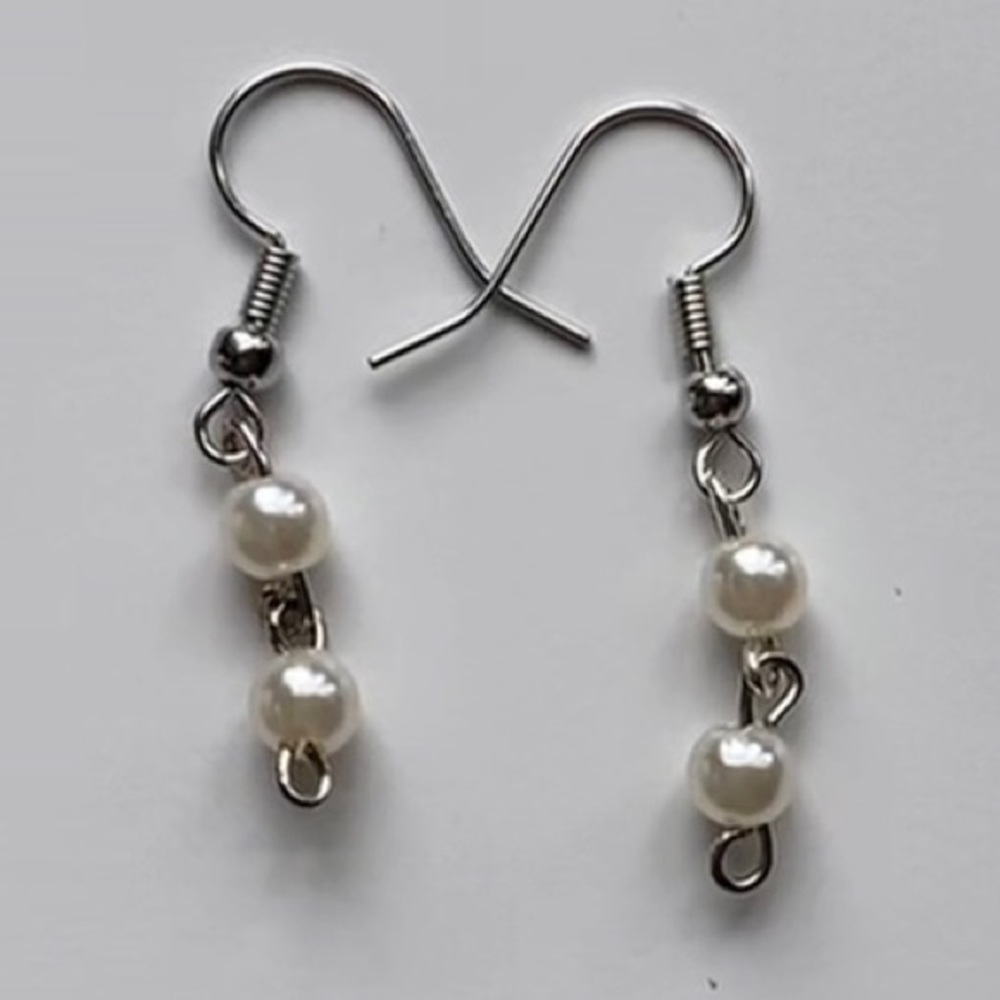 ❣︎ lovely pearl earings in silver ❣︎